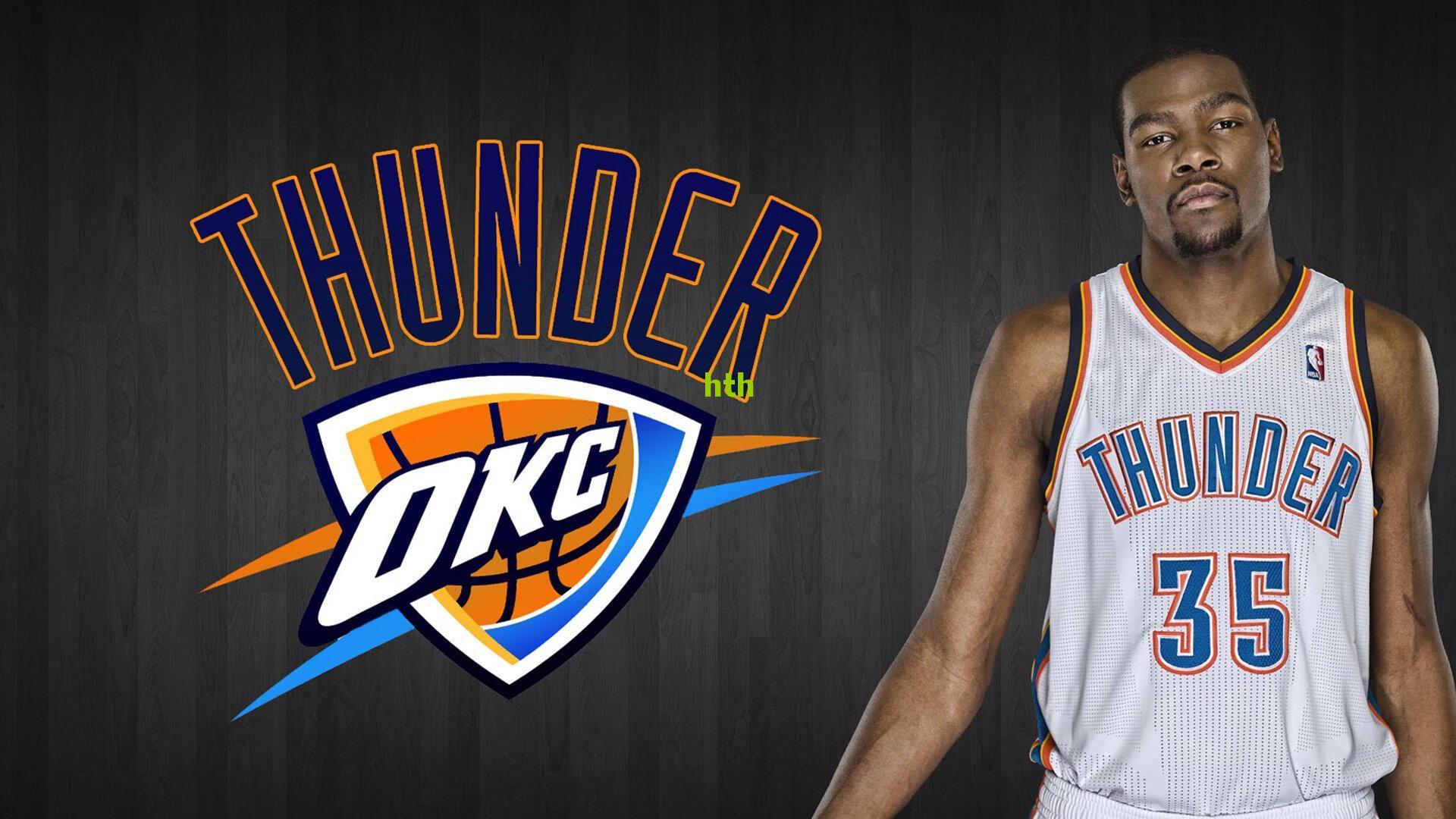 基恩怒斥主持人安静点!直播中不满话题转移,名宿强硬作风引热议